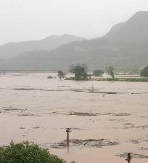 Sobe para 13 o número de mortos no Rio Grande do Sul após temporal.